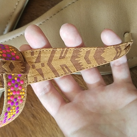 Tribal Pattern Thong Sandals - Picture 5 of 8